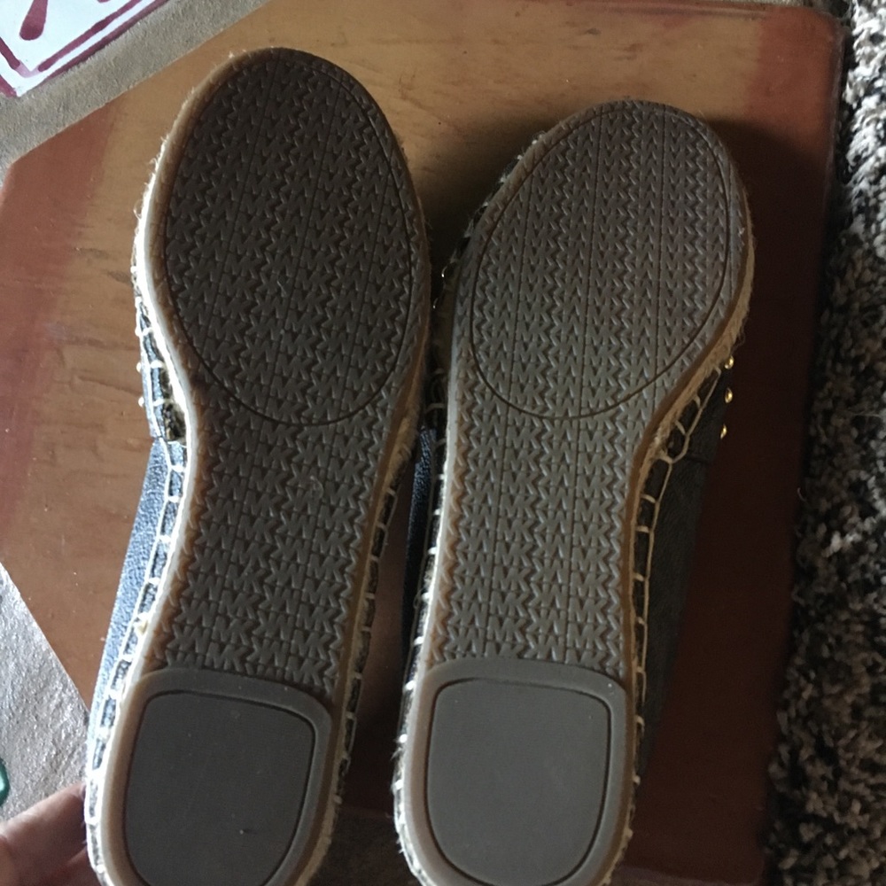 Shoes - Picture 4 of 4